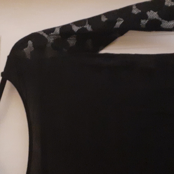 Top - Picture 2 of 4